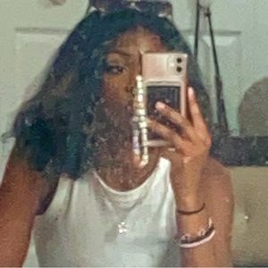 Meet your Posher, Mya